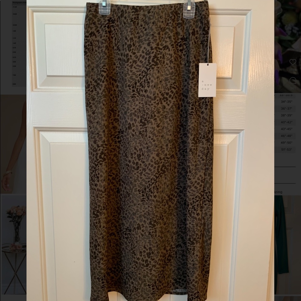 A New Day - Silky Skirt. Size XS.